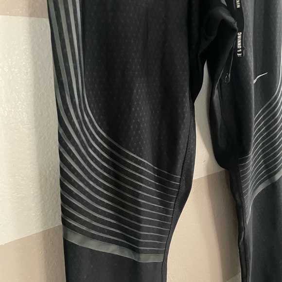 Nike Dri-Fit Leggings – Size S - Picture 4 of 9